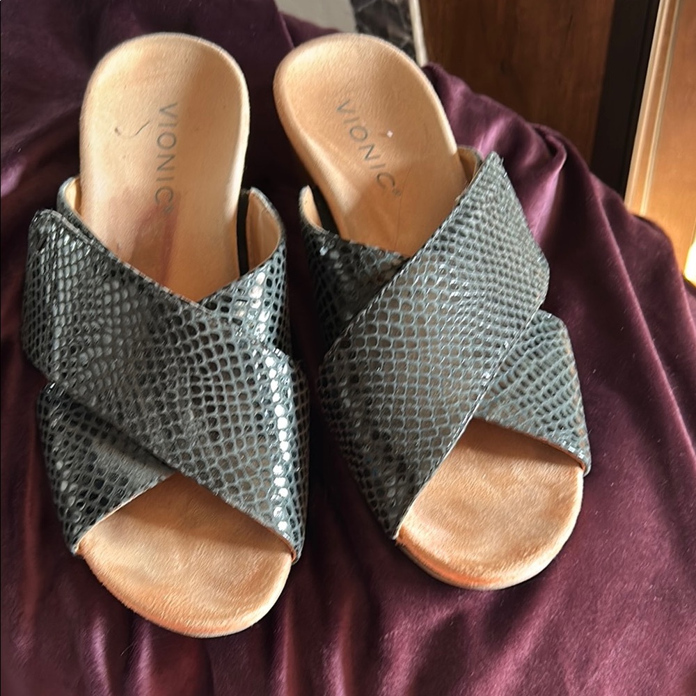 Vionic Black Sandals Elegant Comfortable Design